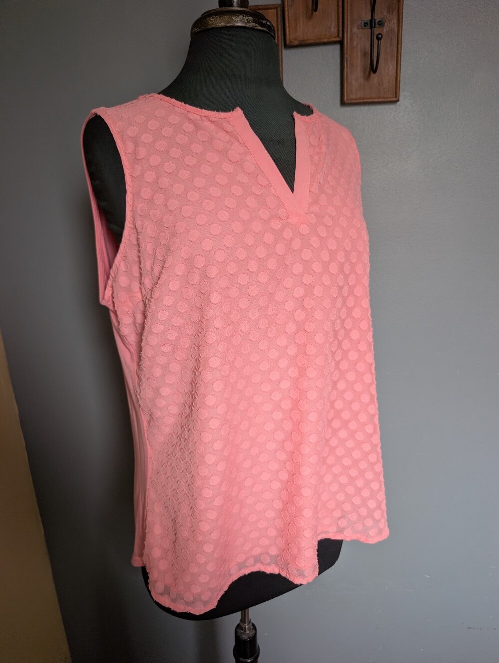 Spruce & Market Sleeveless Peachy Pink Textured V-Neck Women's Blouse Top